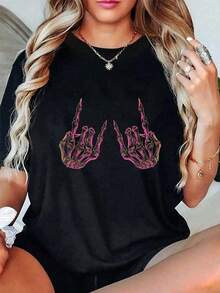 Loose-Fitting T-Shirt With A Skull Handprint, Vintage Distressed Urban Style For Women. Ideal For Lovers Of Bold And Original Style. Punk And Rock Style, Perfect For Everyday Wear And Going Out. Unique Unisex Design For Men And Women. - 黑色 - 查看 1