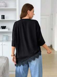 LUNE Camiseta de talla grande con parches de encaje y bajo asimétrico de unicolor - Negro - Ver 2