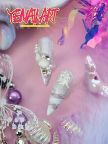 10片手工美人鱼按压式美甲贴片，闪亮蓝紫色渐变银色格子图案，饰有3D贝壳、海星、珍珠和水钻，全覆盖尖头亚克力假指甲，适合夏季、海滩、派对和日常佩戴。 - 淡紫色 - 查看 5