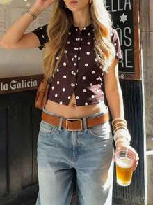 2026 Nuevo Llegada Suéter de Punto a Lunares Elegante para Mujer - Cuello Redondo Mangas Cortas con Botones Delanteros, Estilo Versátil Casual de Oficina Minimalista para Vacaciones - Color caoba - Ver 6