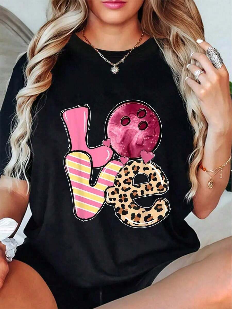 Plus Size Bowling Shirt - Bowling Ball And Pin Graphic Tee - Black Tee With Pink And Yellow Accents - Casual Bowling Party Outfit - Sizes Up To 3XL - Unisex Clothing For Adults, Men, Women, And Teens - Comfortable Fit For All Seasons, Bowling Tee, Casual Wear, Fun Design, Comfortable Fit, Leisure Wear, Fun Print, Breathable Material, Short Sleeve Tee, Fashion - 黑色 - 查看 1