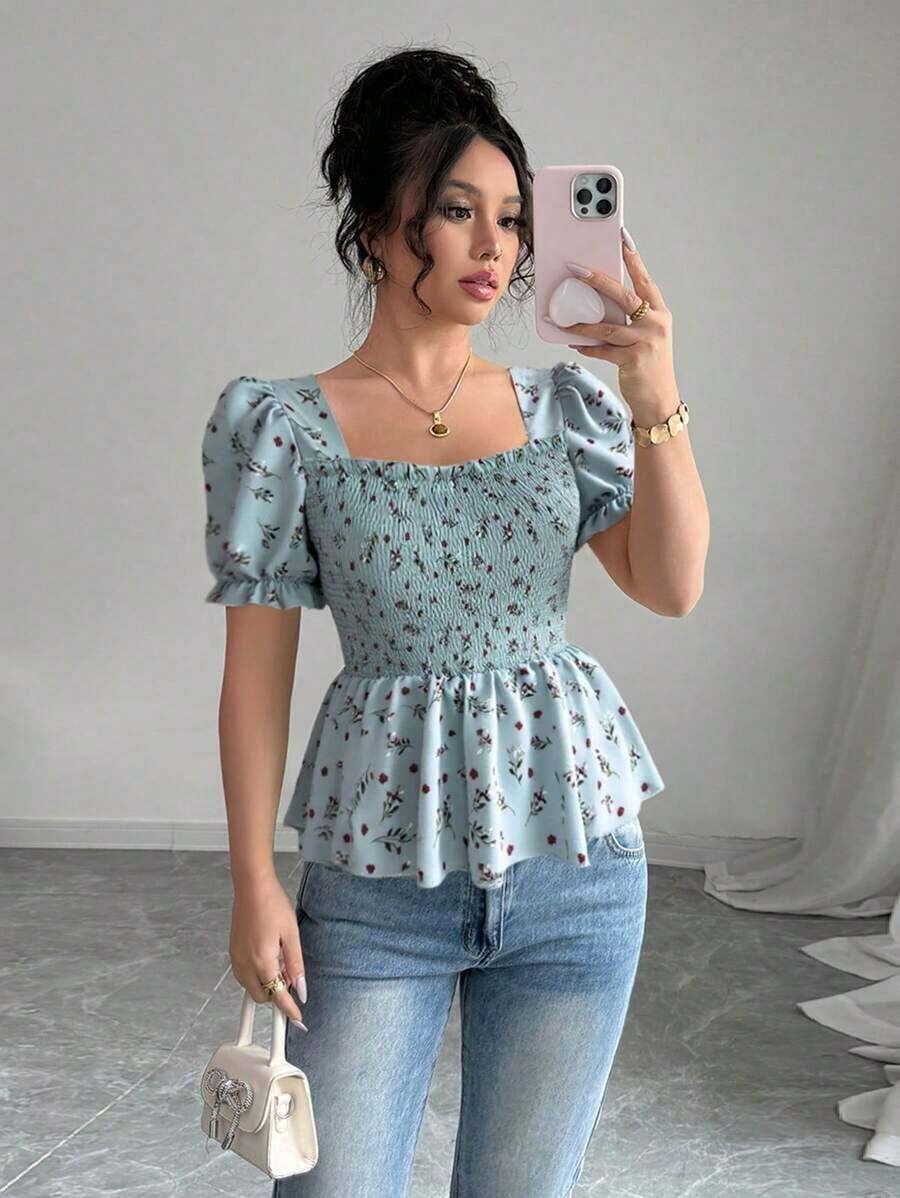Blusa elegante de mujer con estampado floral diminuto y ajuste ceñido - Celeste - Ver 1