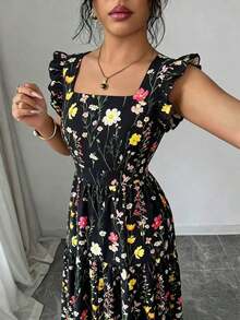 Women's Dress With A Square Neckline, Fitted Waist, And Flared Sleeves In A Multicolored Print. Elegant And Sophisticated, Suitable For Valentine's Day, Easter, Labor Day, Birthdays, Dates, Parties, Formal Occasions, Teacher Outfits, High-Vibe Looks, Travel And Vacations, Streetwear, Spring And Summer. - 黑色 - 查看 5