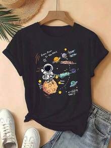 Unique T-Shirt With A Galactic And Astronaut Design In Y2K Style, Ideal For Space Lovers And Contemporary Fashion Enthusiasts. Perfect For Highlighting Your Style On Any Occasion, It Combines Comfort And Originality In A Garment That Will Attract Everyone's Attention. - 黑色 - 查看 8