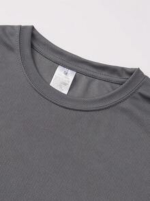 Men's T-Shirt With  "GK" Letter Print Pattern - Casual Crew Neck Short Sleeve T-Shirt, Essential Summer Activewear, Machine Washable, New 2026 Style With Lightweight, Breathable, And Quick-Drying Fabric, Perfect For Travel, Beach Outings, And Commuting. - 灰色的 - 查看 3