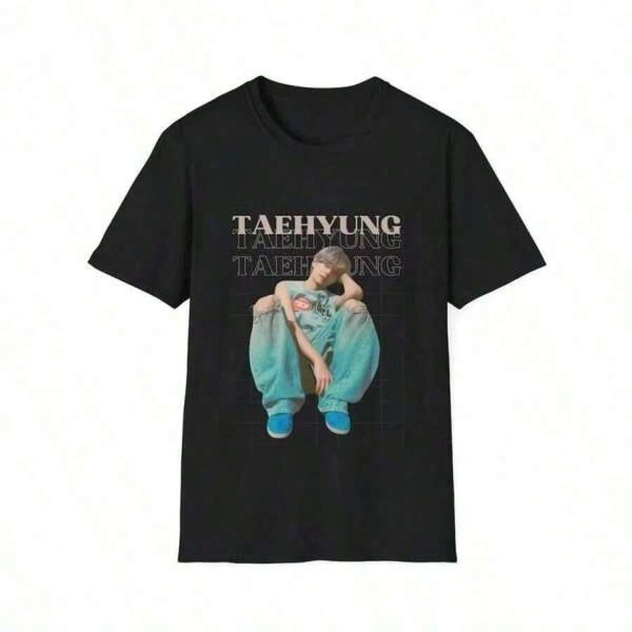 Unisex Retro Vintage Soft Style BTSV T-Shirt, Kim Taekhyung, Women's Blouses, Blouses, Casual Blouses For Women, Women's Tops, Tops, Unisex. - 黑色 - 查看 1