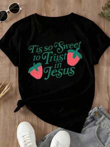 1 Piece Of Women's Fashion T-Shirt, Loose Fit, Round Neck, Short Sleeve, With Strawberry Print And The Graphic "It's So Sweet To Trust In Jesus", Ideal For Daily Wear And Religious Events, Soft. - 黑色 - 查看 3