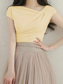 Camiseta de manga corta ajustada con cuello asimétrico y fruncido, de unicolor, para salir, para mujer de verano - Amarillo - Ver 2