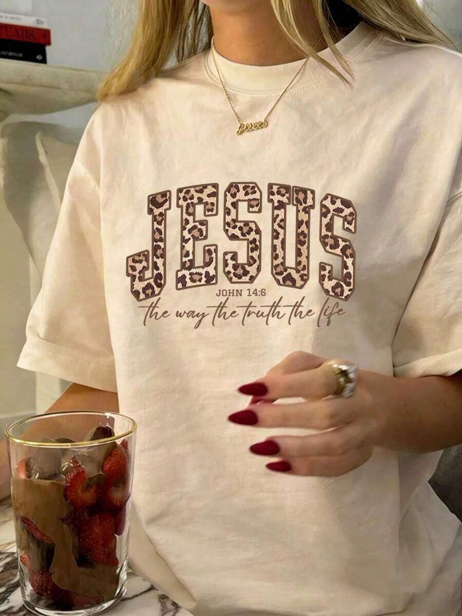 Short-Sleeved T-Shirt With A Round Neck, Loose And Versatile, With A Casual And Vacation Style, Featuring A Simple And Cute Design For Women. A Fashionable Everyday Garment, Suitable For Vacation Wear. Printed Short-Sleeved T-Shirt For Women, Suitable For Daily Summer Wear, Ideal For Holidays Such As Valentine's Day, Back To School, And Teacher's Day. Letter-Print Short-Sleeved T-Shirt, Soft, Loose, And Comfortable, High-End Casual Style For Vacation Wear, Versatile, Short-Sleeved, 100% Cotton. - 杏色 - 查看 1