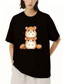 Soft, Breathable, And Lightweight For All-Day Comfort. Women's Hamster Cartoon Print T-Shirt - Casual Black Summer Crew Neck Tee With A Hamster And Heart Design, Soft Blend, And Relaxed Fit. Classic Crew Neck With A Relaxed Fit That Flatters All Body Shapes And Is Easy To Pair With Jeans, Shorts, And Leggings. - 黑色 - 查看 6