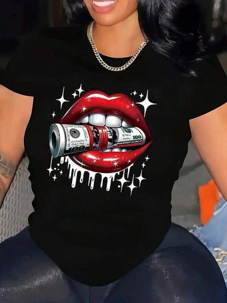 100% Algodón Premium: Camiseta única Y2K con diseño audaz de labios rojos y billetes que gotean, perfecta para destacar en cualquier ocasión, ideal para amantes del estilo urbano y de moda, imprescindible en tu guardarropa, compra tu pieza única hoy.- Ropa de Moda Casual Suave y Transpirable para Diario - Negro - Ver 1