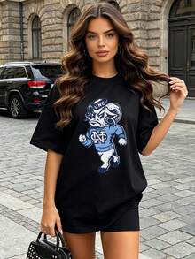Camiseta de manga corta con cuello redondo suave y casual para mujer, el estampado gráfico de la mascota de los UNC Tar Heels es ideal para conjuntos casuales de primavera y verano. Negro. - Negro - Ver 2