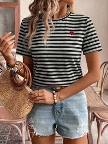 Frenchy Camiseta casual de manga corta para uso diario con corazón bordado en hilo dorado para mujer, camiseta de verano para mujeres con atuendo de fiesta de té de algodón, parte superior bordada, camiseta de algodón para mujeres.Tops de verano - Multicolor - Ver 2