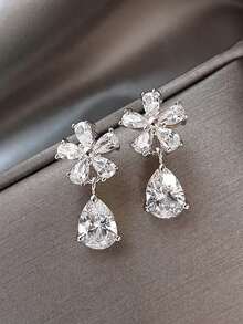 1 Pair French Retro Luxury Delicate Flower Rhinestone Stud Earrings, Suitable For Teenage Girls Daily And Festival Wear - Flowers - View 3