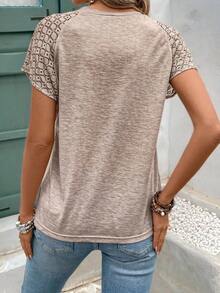 Elegante Camiseta Ajustada Con Patchwork De Encaje Y Manga Corta - Caqui - Ver 3
