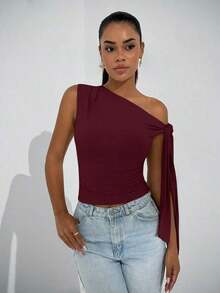 Blusa elegante de mujer con cuello asimétrico y hombro oblicuo con lazo, adecuada para uso diario, citas, salidas, discoteca, fiestas y reuniones - Burdeos - Ver 1