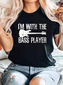 Unique And Modern T-Shirt With Electric Guitar Design And The Text "I'm With The Bassist" Perfect For Music Lovers And Y2K Culture, Ideal For Highlighting Your Fresh And Original Style On Any Occasion. - 黑色 - 查看 1