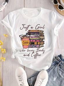 Camiseta casual para mujer. Camiseta estampada "Wo Book Lover" – una prenda suave para el uso diario diseñada para amantes de los libros y el café, con un diseño de estantería y taza, una camiseta con temática de biblioteca y cafetería, ropa de lectura blanca y transpirable para mujer, un regalo perfecto para clubes de lectura y entusiastas del café, serie de ropa casual para lectura "Wo". Un imprescindible para el uso diario casual. - Blanco - Ver 1