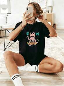 Premium Quality Oversized White T-Shirt Featuring A Pink Octopus Wearing Sunglasses And Holding A Surfboard. This Casual Crew Neck T-Shirt Is Made From A Soft Material, Making It Perfect For Summer Wear. It's An Ideal Choice For Beach Outings, Surfing, Vacations, Or As A Stylish Everyday Gift For Her. - 黑色 - 查看 7