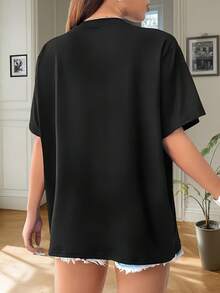 Women's T-Shirt With Round Neck And Bird And Flower Print, Basic And Elegant, Breathable And Casual, Machine Washable, Fashionable And Suitable As A Holiday Gift For Friends And Family, With An Interesting Printed Design. - Black - View 2