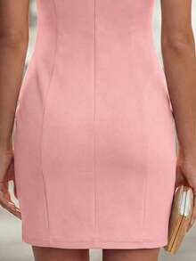 Vestido mini ajustado con cuello en V sin mangas, hebilla metálica en la cintura, para mujer.Vestidos elegantes para mujer, vestido estructurado, vestido tubo, vestidos beige para mujer, vestido con cuello en V para mujer, conjuntos elegantes para mujer, ropa formal para mujer, vestidos casuales de negocios, vestido de alta calidad, vestidos de trabajo para mujer - Rosa - Ver 6