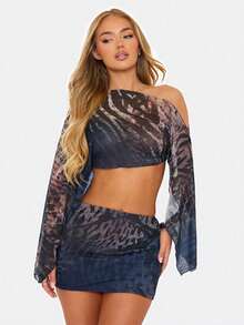 Conjunto de dos piezas: blusa de malla con estampado de tigre y hombros descubiertos de manga larga, falda ajustada - Negro - Ver 1