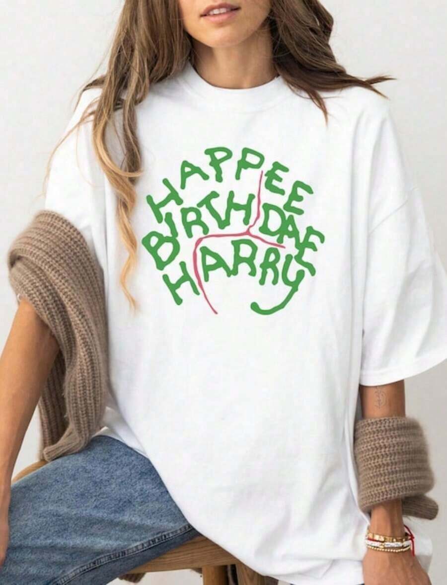 Camiseta de cuello redondo con estampado gráfico de Harry y temática de cultura pop, con texto divertido, detalles en verde y rojo y estilo caprichoso. Manga corta, estilo casual, corte relajado, prenda adecuada para todas las estaciones. Lavable a máquina en frío, secado en secadora a baja temperatura, ideal para salidas informales y reuniones. Incluye sudadera, ropa casual, tops, ropa de talla grande, estilo casual de negocios, estilo callejero Y2K-vintage, unisex, holgada, de algodón, manga corta, cuello redondo. Blusas para mujer. blusas.blusas casuales para dama.Impresión de osos cariñosos.Camiseta estampada Impresión de osos cariñosos. - Blanco 3 - Ver 1
