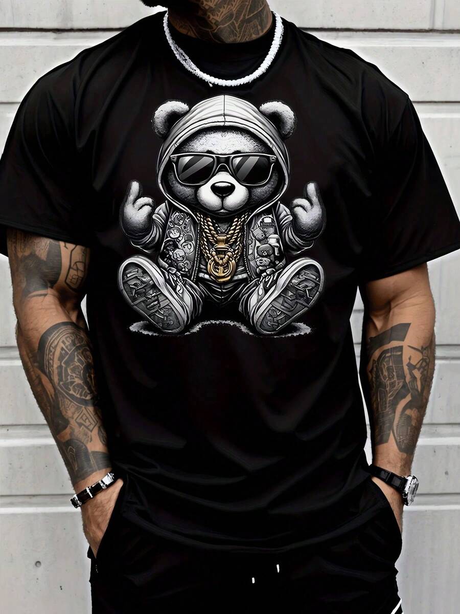 Camiseta masculina de manga curta estilo hip hop 2026 com estampa de urso estiloso, óculos da moda, capuz, corrente dourada e gesto obsceno. Ideal para o dia a dia, estilo streetwear e looks casuais. - Preto - Ver 1