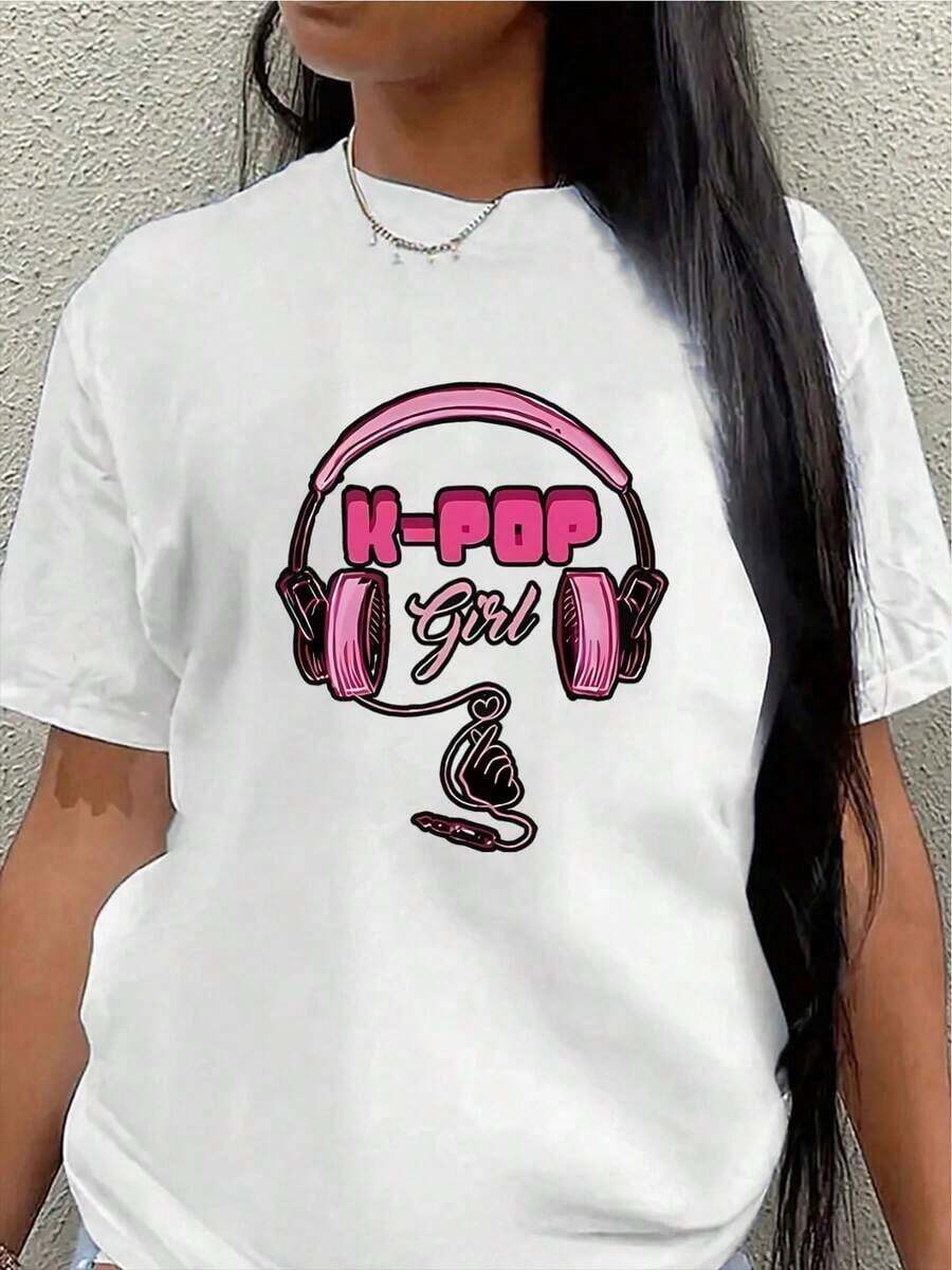 Premium Minimalist Short-Sleeve T-Shirt For K-Pop Fans. Lightweight And Stylish, Perfect For Concerts, Parties, Or Casual Wear At Home Or In Cafes. Features A Pink Headphone Print And K-Pop Design. A Simple Solid-Color T-Shirt With A Relaxed Fit And Casual Short Sleeves. Great Gift Idea. - 白色 - 查看 1