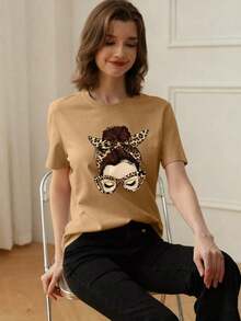 Short-Sleeved T-Shirt With A Round Neck, Relaxed Fit, And Simple Slogan Print, For Women, Ideal For Summer, Holidays, And Everyday Wear. Women's T-Shirt. White Blouses For Women. - 棕色 - 查看 2