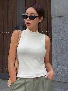Camiseta de mujer de cuello alto, de unicolor, con ajuste ceñido y mangas cortas, de estilo casual - Blanco - Ver 5