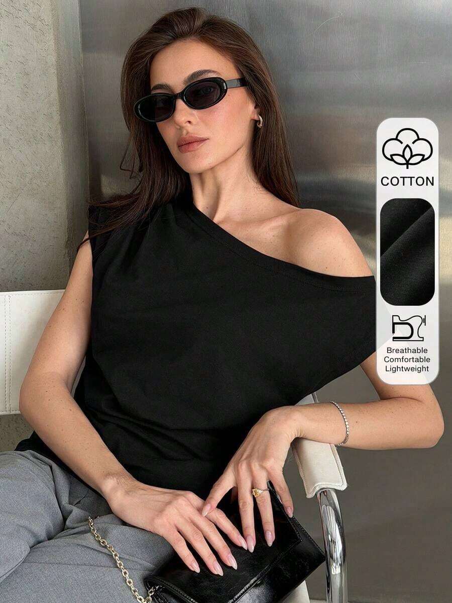 Camiseta de manga corta ajustada con hombros descubiertos y fruncidos a rayas para mujeres - Negro - Ver 1