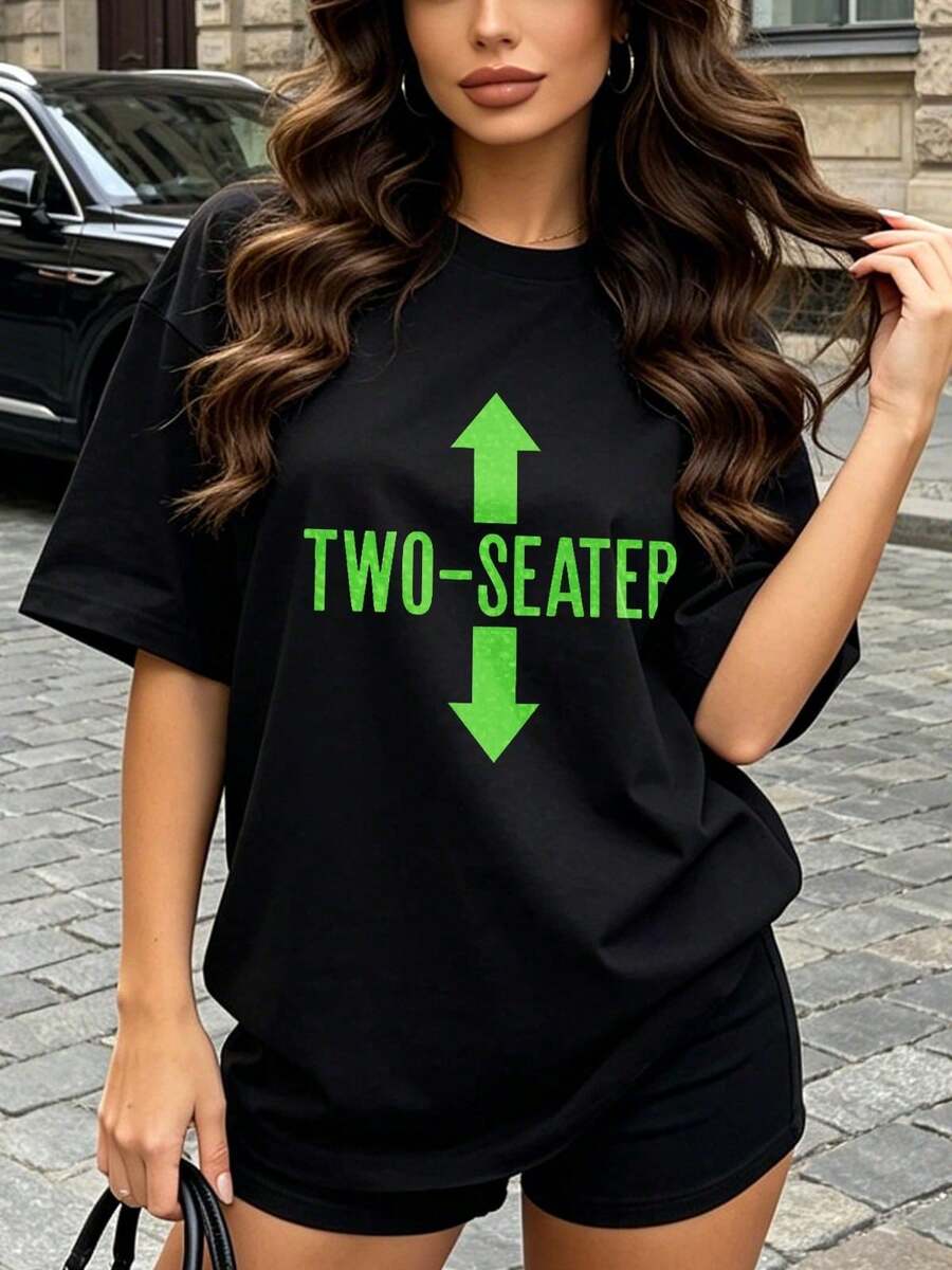 Camiseta de manga corta con cuello redondo suave y casual para mujer, el estampado gráfico de dos personas es ideal para conjuntos de primavera y verano. Negro. - Negro - Ver 1