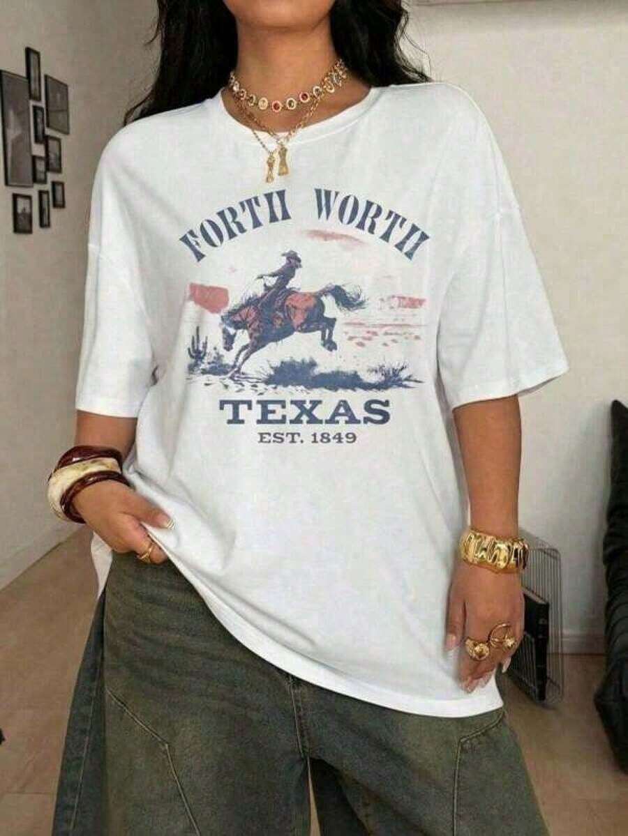 Women's Fort Worth, Texas Horse Riding Print T-Shirt, Stylish Short Sleeve, Soft And Comfortable Crew Neck, Modern Print, Versatile For Spring, Summer And Fall, 100% Cotton, Casual Style, Western Style, Cowboy T-Shirt, Free Shipping UXOQ. Suitable As A Gift. Women's T-Shirt. Blouses>Elegant. Boho Chic. Soft, Breathable And Comfortable Women's Top, Ideal For Spring, Summer And Fall, Perfect For Vacations, Travel And Everyday Wear. - 白色 - 查看 1