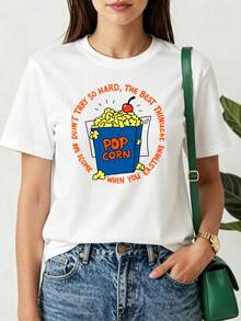 Camiseta Estampada para Mujer con Diseño Colorido de Palomitas de Maíz y Cita Inspiradora - Camiseta Casual de Manga Corta y Cuello Redondo, con Corte Relajado para Todas las Estaciones, Perfecta para el Uso Diario y Atuendos de Vacaciones (Lavable aáquina). - Blanco - Ver 1