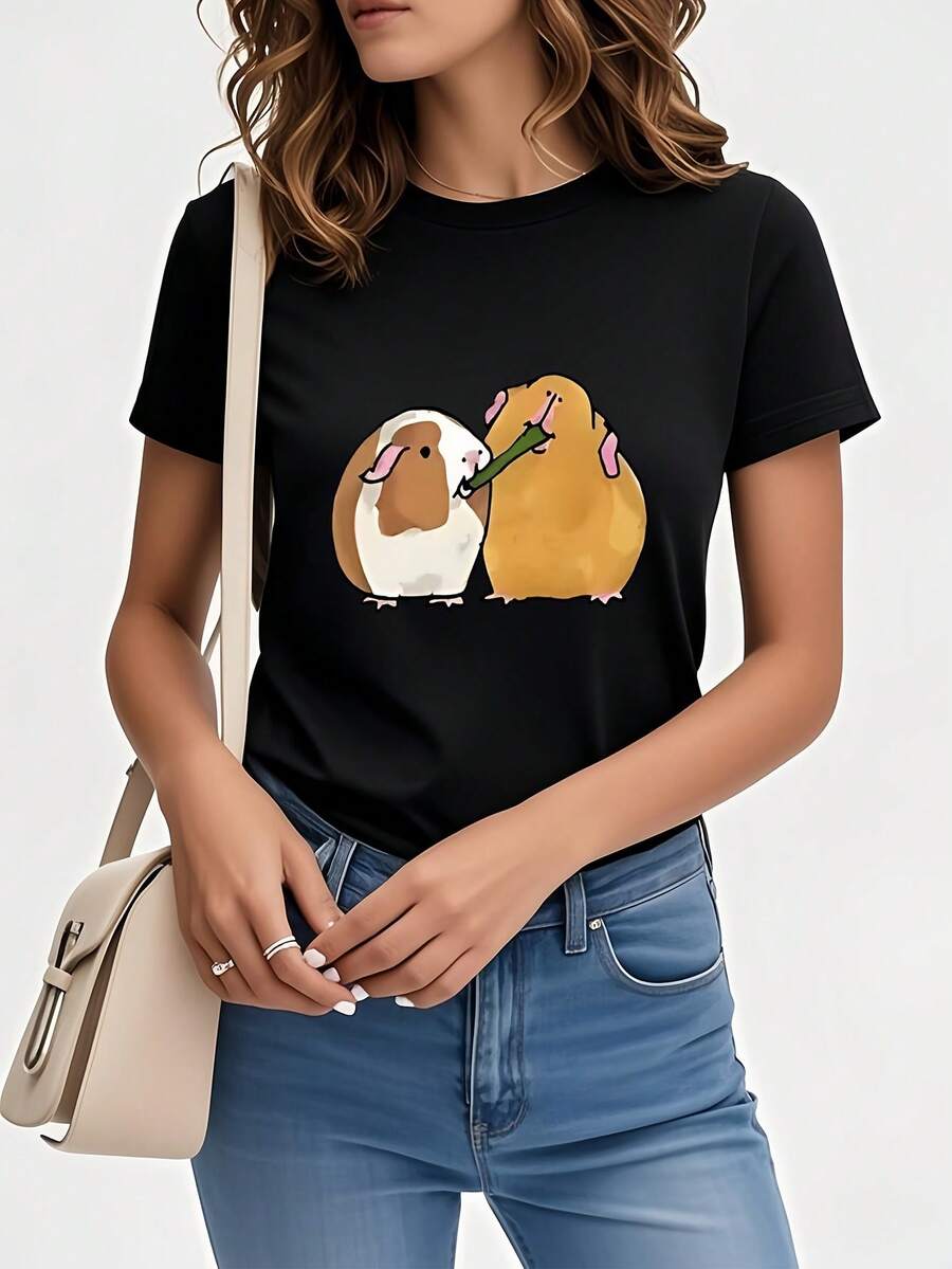 Limited Time Offer, Limited Quantities, Flash ! Women's Casual Shirts, Women's Polyester T-Shirts, Stylish Shirts. Cute Cartoon Guinea Pig Print T-Shirt With Short Sleeves And A Crew Neck, A Casual Top For Women, Perfect For Everyday Wear, Travel, And As A Gift. - 黑色 - 查看 1