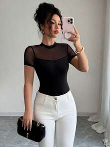 Camiseta de mujer de manga corta con cuello redondo, color liso, efecto transparente y parches, versátil para el verano de 2025 - Negro - Ver 6