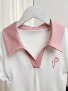 Camiseta casual versátil de mujer con estampado floral, cuello polo y mangas cortas de color contrastante - Blanco - Ver 3