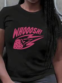 Fresa rosa en movimiento con efecto de velocidad que simboliza energía frescura dinamismo y alegría juvenil ideal para expresar vitalidad diaria camiseta de mujer moderna casual cómoda - Negro - Ver 1