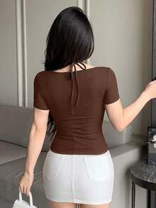 Camiseta de manga corta de ajuste ceñido, casual y sexy con decoración de lazo en el cuello halter para mujer - Marrón - Ver 3