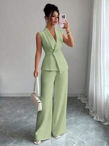 Conjunto de oficina elegante para mujer, compuesto por una chaqueta blazer sin mangas con cuello y bajo asimétrico, con hebilla metálica en la cintura, combinada con pantalones de cintura elástica.Conjunto de 2 piezas elegante para primavera/verano, atuendo formal y de clase para mujer. - verde menta - Ver 5