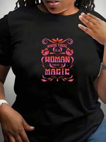 Camiseta vintage estampada para mujer en  con fuentes retro rojas y rosas que dicen 'DONDE HAY MUJER HAY MAGIA', adornada con decoraciones de enredaderas florales. Ideal para mujeres independientes, artistas feministas. Adecuado para primavera, verano y otoño. - Negro - Ver 1