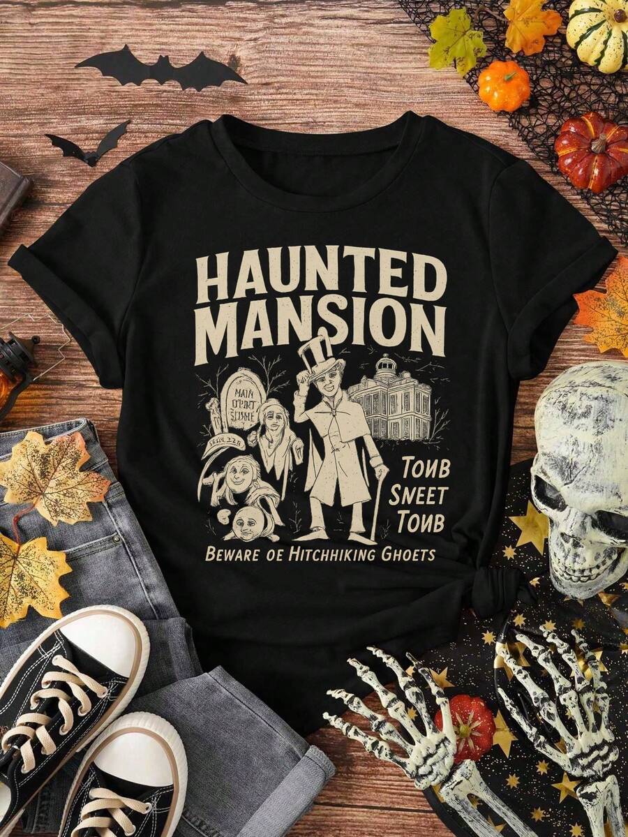 Una camiseta de mujer de manga corta, holgada, moderna, a la moda, retro y elegante, adecuada para actividades al aire libre en primavera y verano, con el motivo de Halloween "TOWN SWEET TOWN BEWARE OF HITCHHIKING GHOSTS".Es una camiseta casual de manga corta y cuello redondo, hecha de material no transparente, suave y transpirable, ideal para uso diario y conjuntos de fiesta.blusas para mujer,blusas casuales para dama,tops,, mujer premium,y2k,playeras de mujer curvy,ofertas y liquidaciones ropa mujer,playeras deportivas para mujer,,playeras de hombre, mujer,blusas>elegante 28B1 - Negro - Ver 1