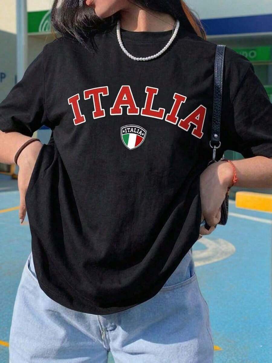 Italian-Style Varsity Tee - Aesthetic Varsity Tee With Bold Red Lettering And Italian Flag Patch | Essential Streetwear Piece, Easily Creates A Cool Look | Retro European-Style Top, Perfect For City Walks, Summer Vacations, And Casual Everyday Wear. Black - 黑色 - 查看 1