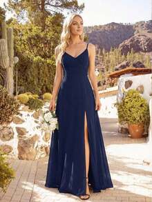 Elegante vestido de noche de unicolor y sexy, vestido de dama de honor con abertura alta y tirantes finos en azul marino, vestido formal para invitados de boda en primavera - Azul marino - Ver 1