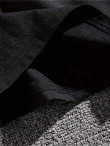 Women's Soccer Fan T-Shirt With "That's My Granddaughter There" Print - Short Sleeve Crew Neck T-Shirt, 100% Cotton - Casual Fan Wear, Ideal For Matches, Training, And Leisure - Comfortable Fit For All Seasons, Geometric Soccer Design, Regular Length, Suitable For Spring And Summer, Slightly Stretchy Fabric, Ready-To-Wear Style, Perfect For Moms And Soccer Fans, Matchday Wear, Breathable Material, Durable Construction, Printed T-Shirt - 黑色 - 查看 4