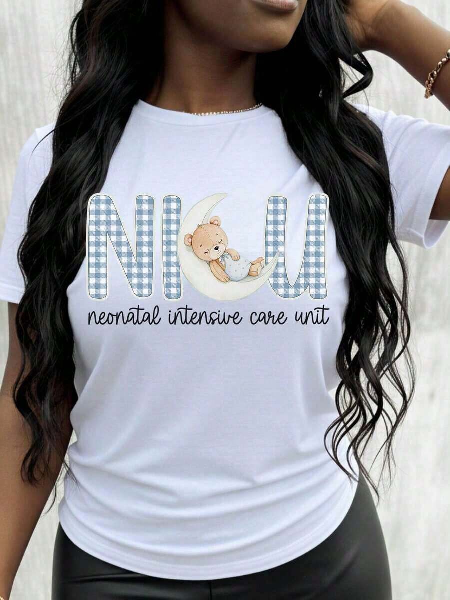 Camiseta de la Unidad de Cuidados Intensivos Neonatales Ncu para Enfermeras y Trabajadores de la Salud, con un Lindo Diseño de Oso de Peluche, Luna y Patrón a Cuadros, Regalo Perfecto para el Personal de la UCI y Padres de Bebés Prematuros - Blanco - Ver 1