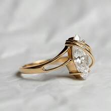 18K镀金奢华扭纹眼形锆石订婚戒指，女士高贵风格 - 金色 - 查看 2
