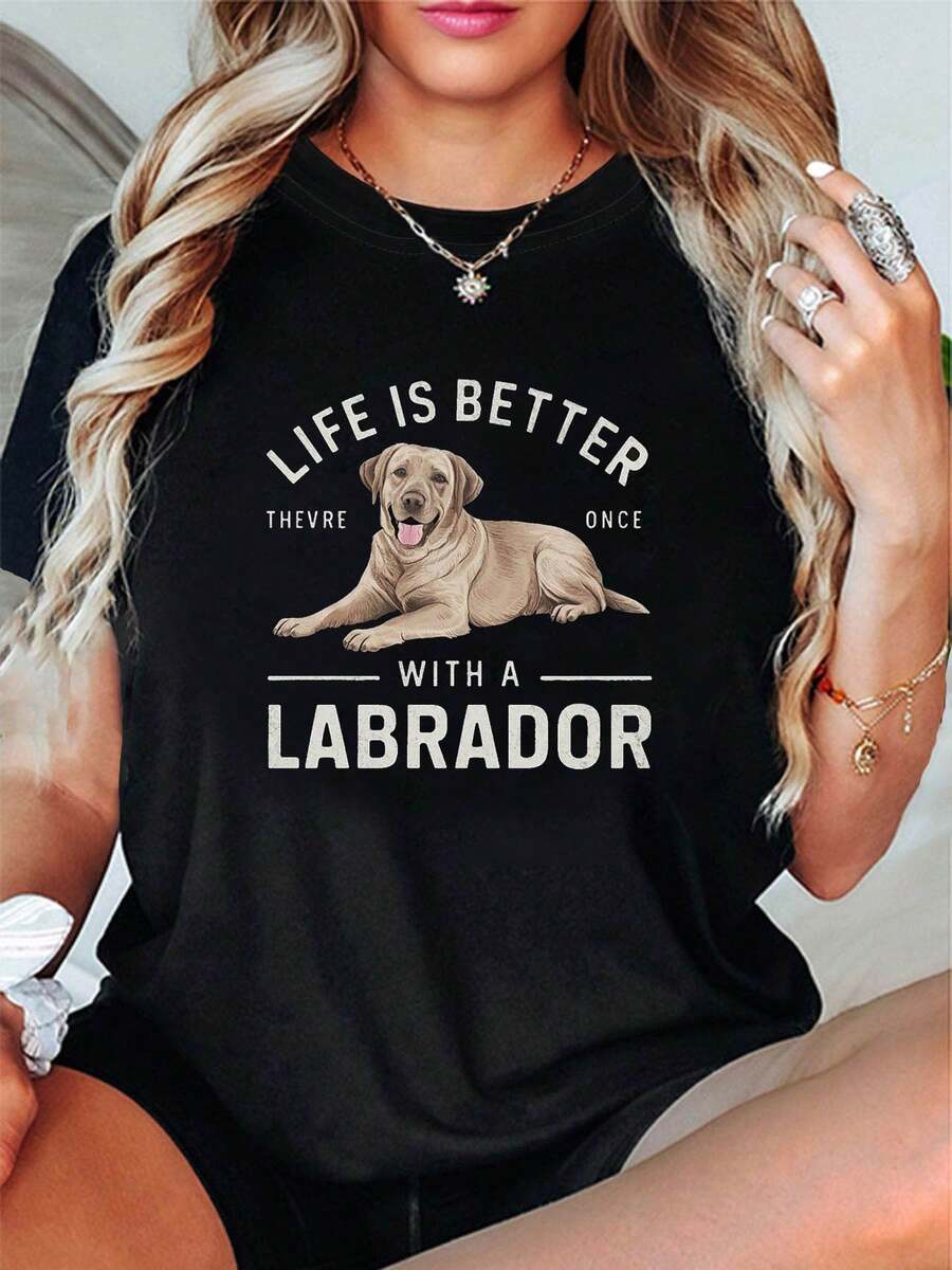 Camiseta de mujer, "LA VIDA ES MEJOR CON UN LABRADOR" con estampado de perro labrador, camiseta casual de moda para mujer de talla grande con cuello redondo para primavera-verano. - Negro - Ver 1