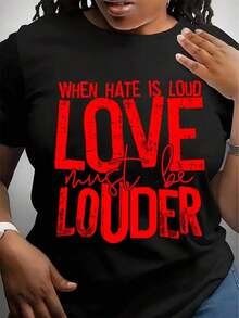 Suave, transpirable y ligera para comodidad durante todo el día. Camiseta inspiradora con la frase "When Hate Is Loud Love Must Be Louder". Camiseta positiva con la frase "Be Kind". Camiseta de bondad. Camiseta motivacional. Camiseta con diseño de amor. Cuello redondo clásico con un corte relajado que favorece todas las formas del cuerpo y es fácil de combinar con jeans, pantalones cortos y leggings. - Negro - Ver 1